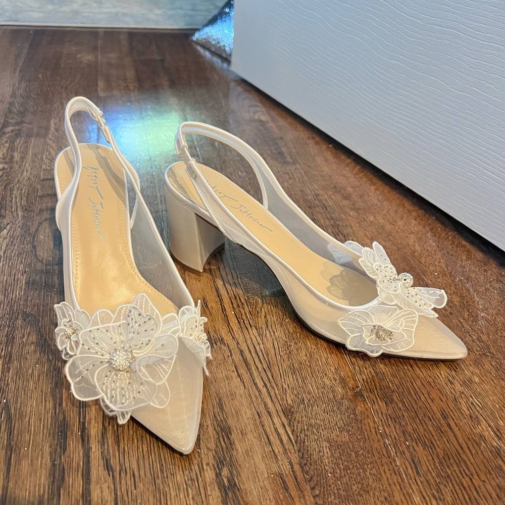 Betsey Johnson Ivory Floral Appliqué Slingback Heels